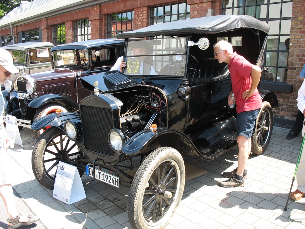 100 Jahre R&ouml;hr, Juni 2026